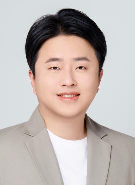 Zhihan Liu